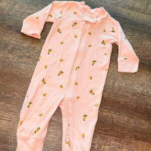 Hanna Andersson Baby Zip Sleeper in Peach 3-6 months